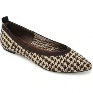 NWT JOURNEE COLLECTION-  KARISE SLIP ON DRESSY POINTED TOE FLATS Size 6